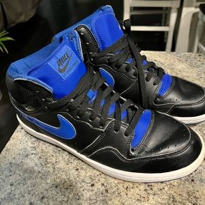 Nike Court Force Sneakers